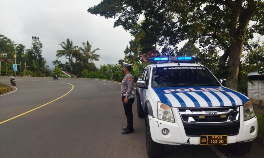 Petugas Saat Melakukan Patroli