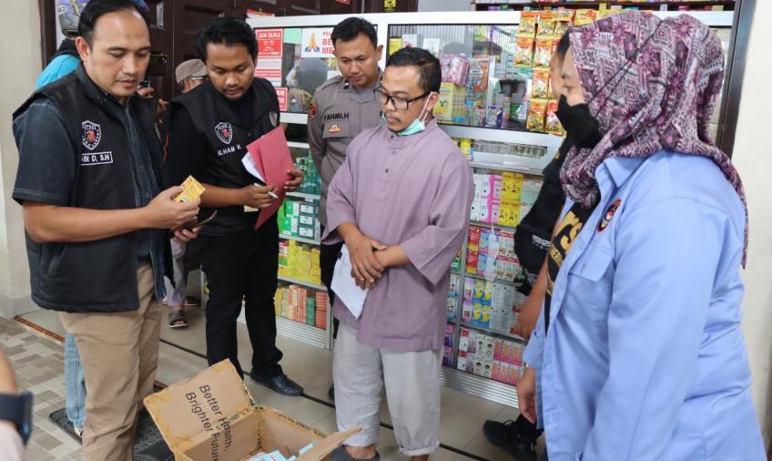 Polres Rejang Lebong Dan Dinkes Saat Mengecek Obat Obatan di Apotek