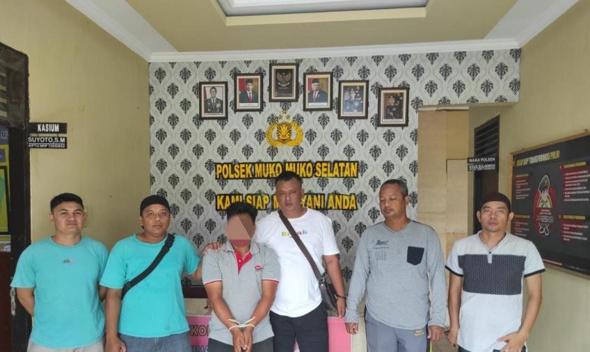 Tersangka Curnak Saat Diamankan Di Polsek MMS