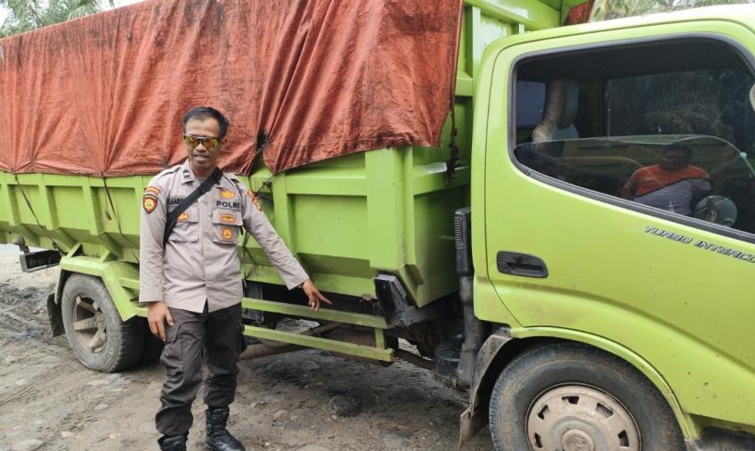 Truk yang ditabrak pelajar