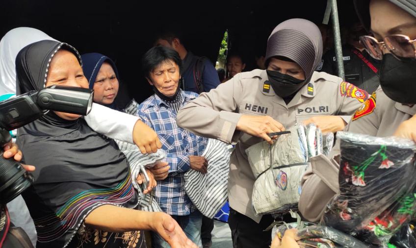 Selimut Hangat dari Ketum Bhayangkari untuk Pengungsi Gempa Cianjur