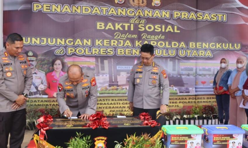 Kapolda Bengkulu Irjen Pol Drs Agung Wicaksono M.Si saat meresmikan Gedung Klinik Medika dan Bansos di Bengkulu Utara
