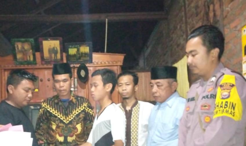 Bhabinkamtibmas Polsek Kaur Tengah Damaikan Karyawan Pertashop Menganiaya Pelajar