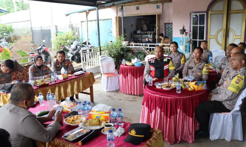 Kapolres Rejang Lebong dengan Bhabinkamtibmas Ngobras