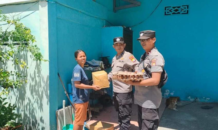 Jelang Natal, Kapolres Bengkulu Selatan Bagikan Bansos ke 4 Gereja