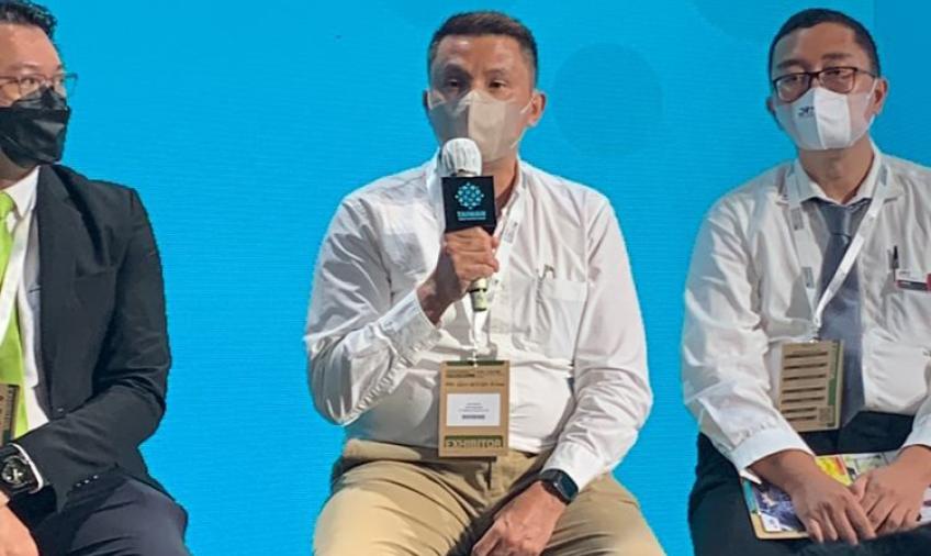 Sales Manager Tongtai’s Intelligent Manufacturing Solution Indonesia Representative, Dapi Gadapi (tengah) saat memberikan presentasi dalam acara seminar Taiwan Smart Manufacturing at Manufacturing Indonesia 2022.