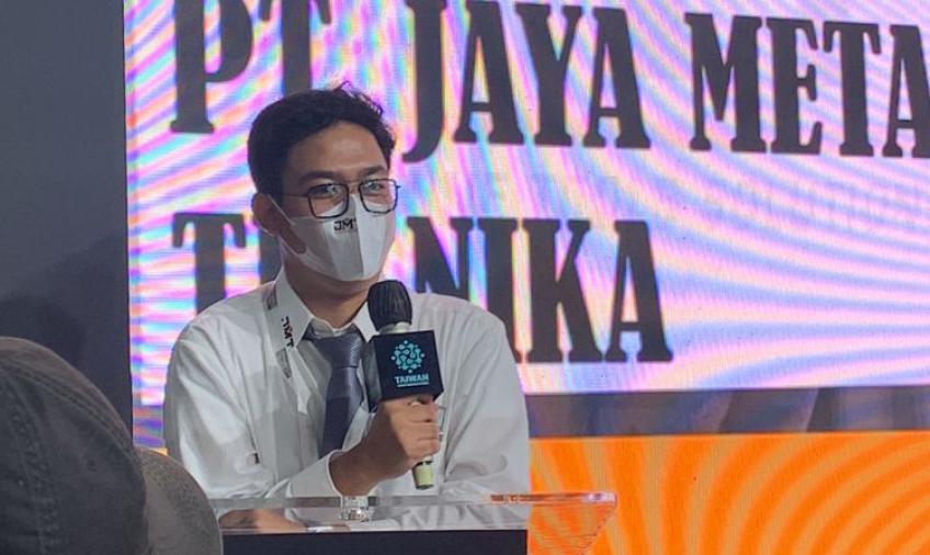 Sales Engineer PT Jaya Metal Teknika (JMT), Iqbal F. Iman saat memberikan presentasi dalam rangkaian seminar Taiwan Smart Manufacturing at Manufacturing Indonesia 2022.