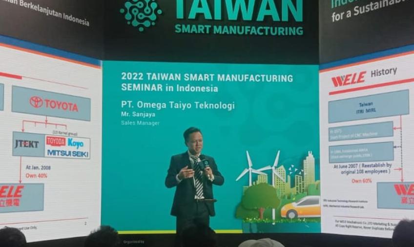 Sales Manager PT Omega Taiyo Teknologi, Sanjaya saat memberikan presentasi dalam rangkaian seminar Taiwan Smart Manufacturing at Manufacturing Indonesia 2022.