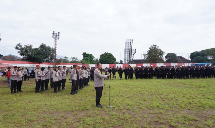 Polri Kerahkan Ribuan Personel Bersihkan Puing-puing Pasca Gempa Cianjur