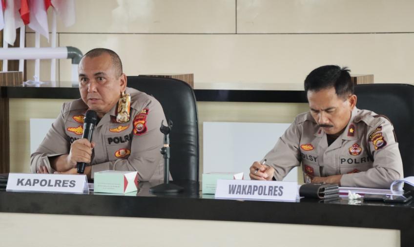 AKBP Tonny Kurniawan Dan Kompol Edi Syafrudin Saat Rapat Koordinasi Internal