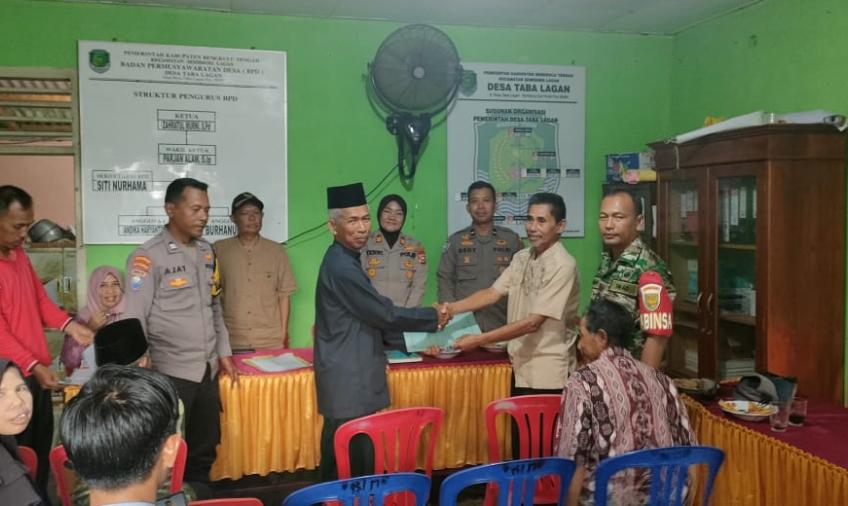 Kasat Binmas mengikuti kegiatan penyerahan sertifikat Masjid Al-Ihsan Desa Taba Lagan 