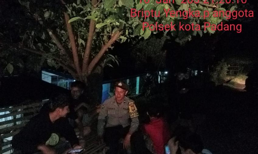  Bhabinkamtibmas Polsek Kotapadang Sambang Remaja Nongkrong