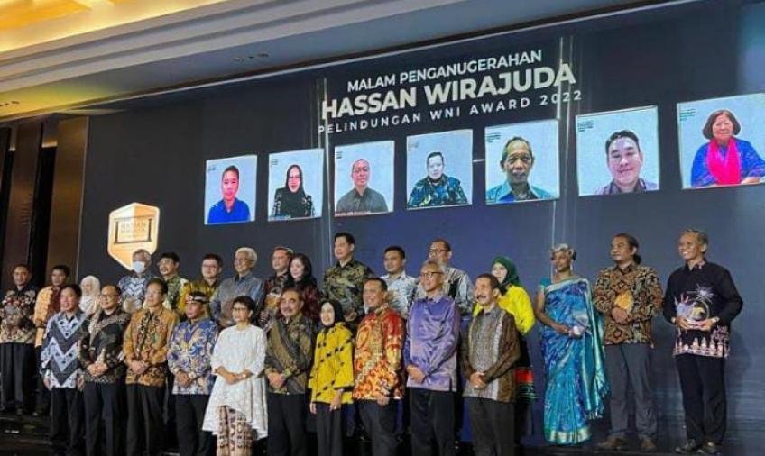 Menlu RI Berikan Penghargaan Hassan Wirajuda Pelindungan Award 2022