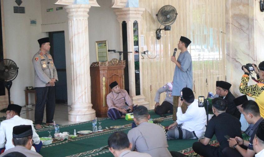Jalin Interaksi Bersama Masyarakat, Kapolda Bengkulu Gelar Jumat Curhat di Kelurahan Betungan
