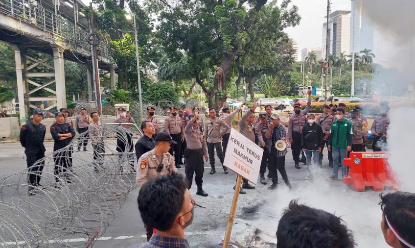 Demo Perppu Cipta Kerja: Mahasiswa BEM PTNU Bentrok dengan Polisi