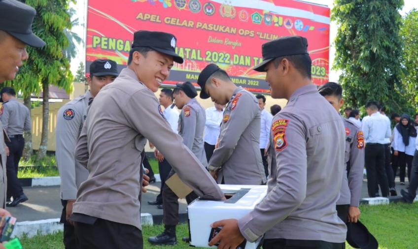 Anggota Polres Bengkulu Selatan Kumpulkan Sumbangan