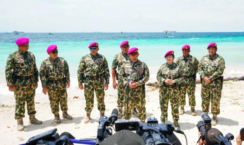 Kapolri Disematkan Jadi Warga Kehormatan Marinir, Sinergitas TNI-Polri Makin Kokoh