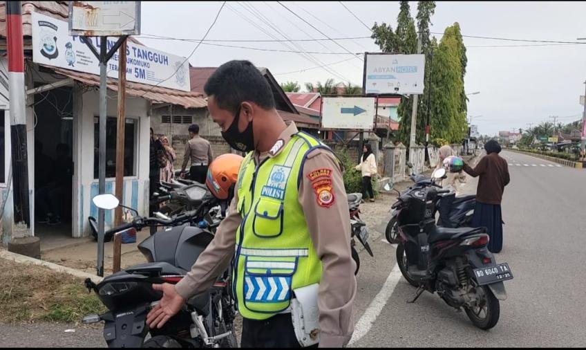 Satlantas Polres Mukomuko Hunting Kendaraan Tak Bernopol