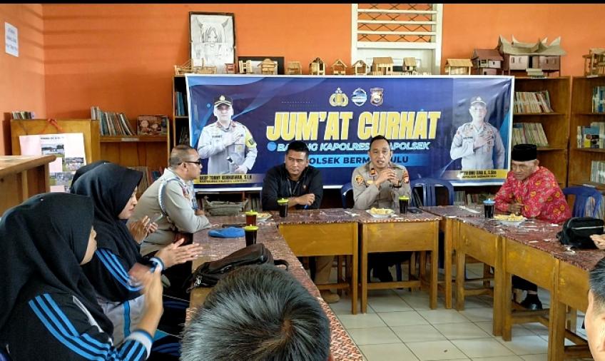 Jumat Curhat Polsek Bermani Ulu dengan Para Guru dan Staf SMPN 33 Rejang Lebong