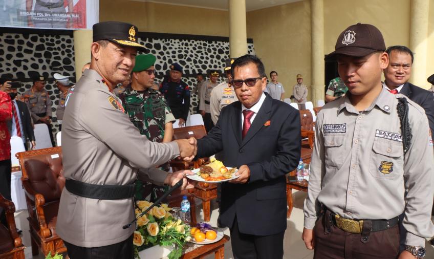 Kapolda Bengkulu Pimpin Upacara HUT Satpam Ke 42
