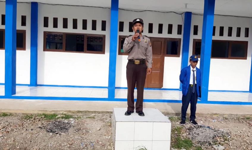 Kanit Binmas dan Bhabinkamtibmas Polsek Kotapadang Sosialisasi Bahaya Narkoba di Sekolah