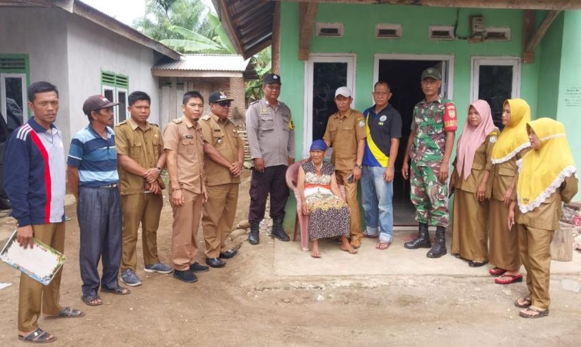 Bhabinkamtibmas Polsek Padang Guci Ulu Berkontribusi Penetapan Warga yang Layak Menerima BLT DD 2023