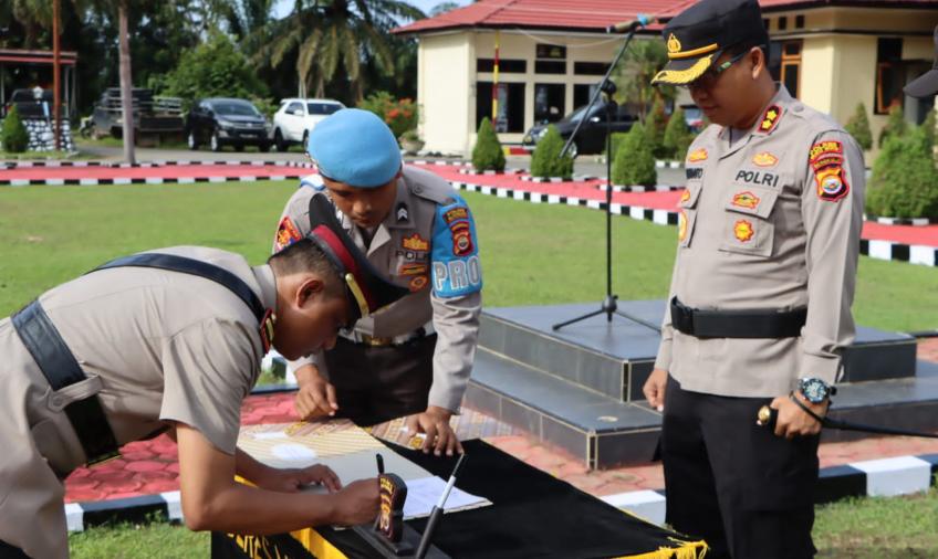 Kapolres Mukomuko Pimpin Sertijab Kasat Binmas dan Kapolsek Penarik
