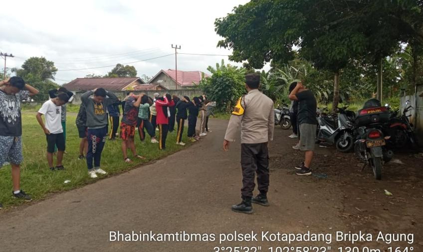 Polsek Kotapadang Gelar Bimbingan Fisik 50 Remaja 