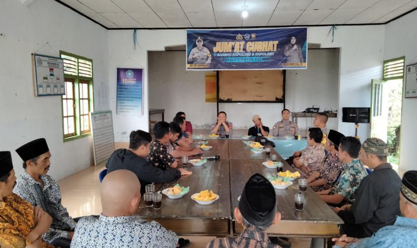 Polsek Sindang Kelingi Gelar Jumat Curhat di Balai Desa Sindang Jati