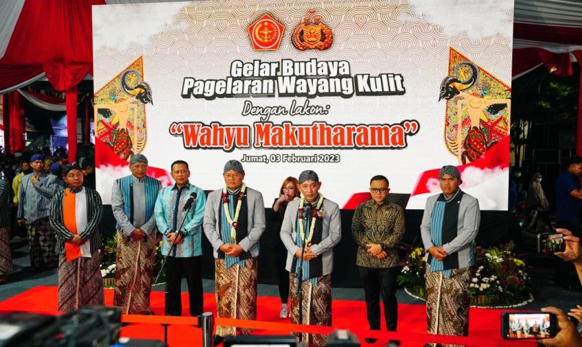 Gelar Wayang Kulit, Kapolri: Perkuat Sinergitas TNI-Polri dan Semakin Dekat dengan Masyarakat 