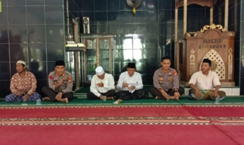 Usai Salat Jumat Bareng Masyarakat, Ini Yang Disampaikan Kapolres Kaur