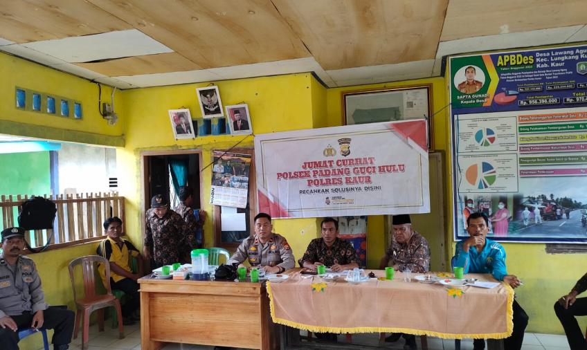 Tampung Aspirasi Warga, Kapolsek Padang Guci Hulu Jumat Curhat di Desa Lawang Agung