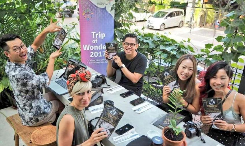 Kopi Gading Cempaka dinikmati bule