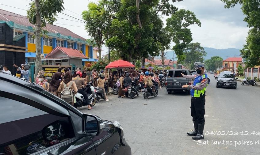 Cegah Lakalantas dan Kemacetan, Satlantas Polres Rejang Lebong Kerahkan Personel di Depan Sekolah