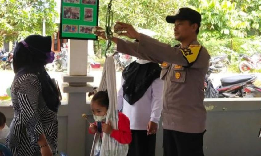Kapolsek Putri Hijau Pantau Langsung Kegiatan Posyandu: Peran Polri Kendalikan Kasus Stunting
