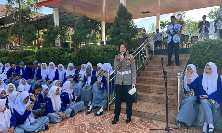Satlantas Polres Rejang Lebong Sampaikan Imbauan Tertib Berlalu Lintas di SMAN 4 Rejang Lebong