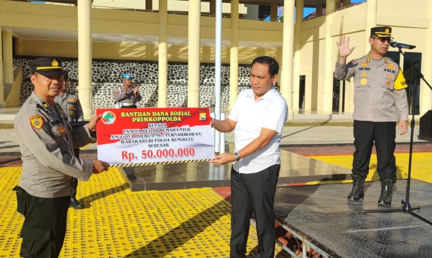 Primkoppolda Serahkan Dana Sosial Untuk Tim Bedah Rumah Polda Bengkulu
