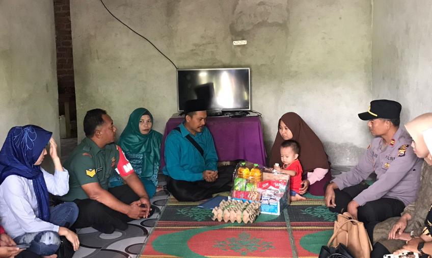 Kapolsek Lebong Tengah Hadiri Sosialisasi Tekan Angka Stunting dan Kemiskinan Ekstrim di Desa Tanjung Bunga II