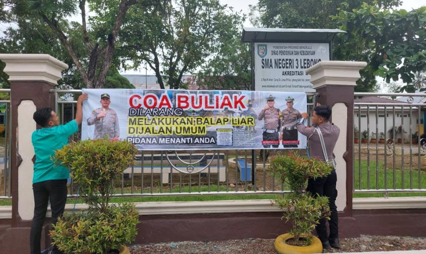 Satlantas Polres Lebong Pasang Spanduk Larangan Balap Liar dan Knalpot Brong