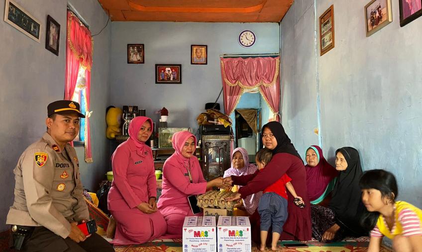 Turut Berdukacita, Polsek Tebat Karai Kunjungi Keluarga Korban Tenggelam