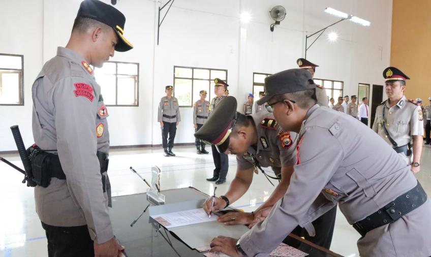  Upacara Serah Terima Jabatan (Sertijab) Kasat Intelkam, Kasat Resnarkoba dan Kapolsek Kaur Selatan Polres Kaur.