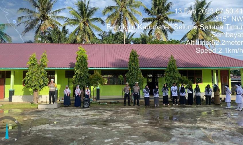 Kasat Lantas Polres Seluma Jadi Pembina Upacara di SMPN 02 Seluma