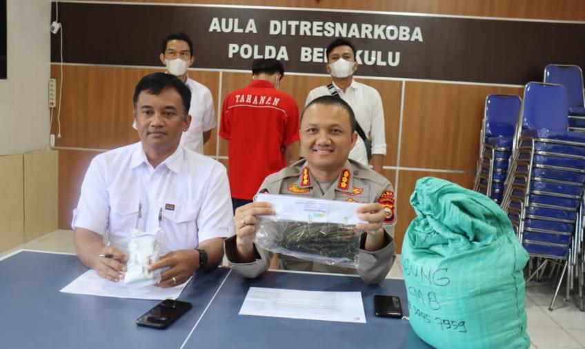 Kirim Paket Ganja Lewat Travel, Pemuda 23 Tahun Ditangkap Ditresnarkoba Polda Bengkulu