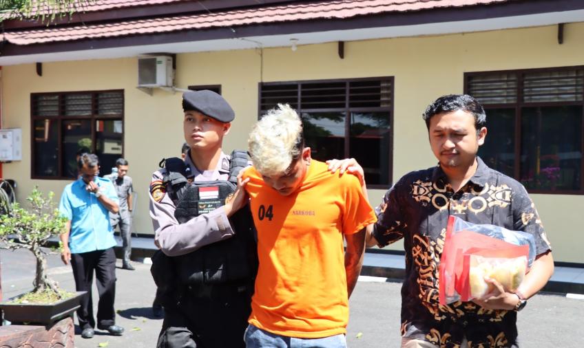 Terduga pelaku digiring petugas