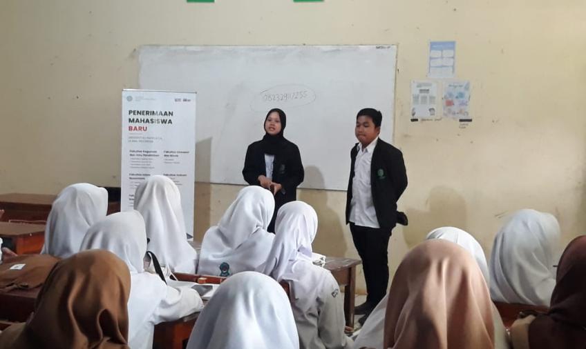 Mahasiswa Akuntansi Sampaikan Keunggulan Prodinya Pada Sosialisasi PMB