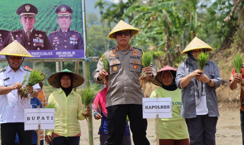Kapolres Lebong Hadiri Launching Tanam Pertanian di Desa Embong