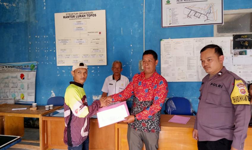 Bhabinkamtibmas Polsek Rimbo Pengadang Mediasi Warga Berselisih Akibat Lakalantas