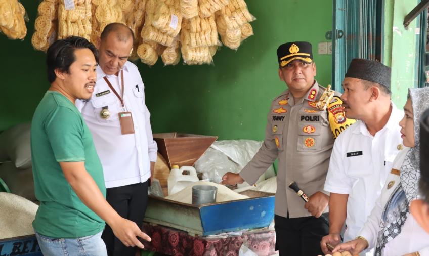 Bersama TPID, Kapolres Rejang Lebong Sidak Komoditi Pangan Pokok di Pasar