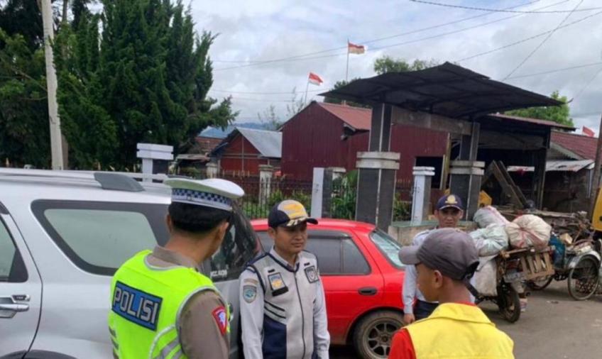 Terus Hadir, Satlantas Polres Kepahiang Bersama Dishub Imbau Para Juru Parkir Cegah Kemacetan