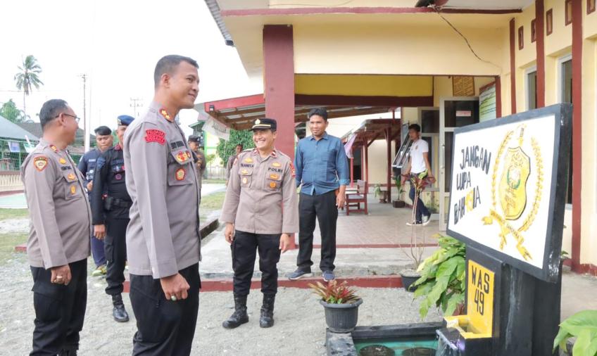 Kunjungi Mapolsek Kaur Utara, Kapolres Kaur Minta Senior Ajari Junior Hal Yang Baik